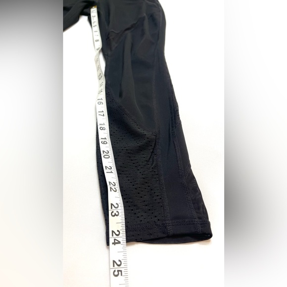 Athleta Black Leggings Size XS Mesh Perforated Detail Zipper Pocket Stretch Pant - Picture 9 of 9